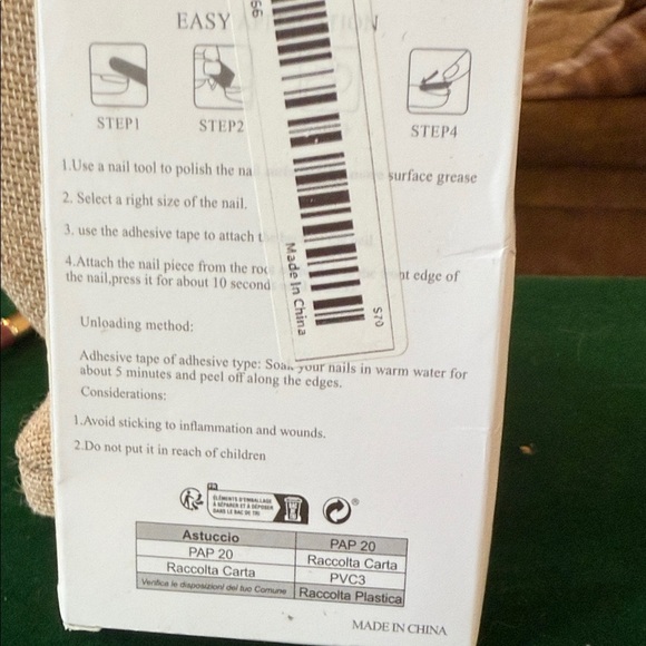 DIY Nail Art Set with Heart and Feather Designs - Picture 3 of 3